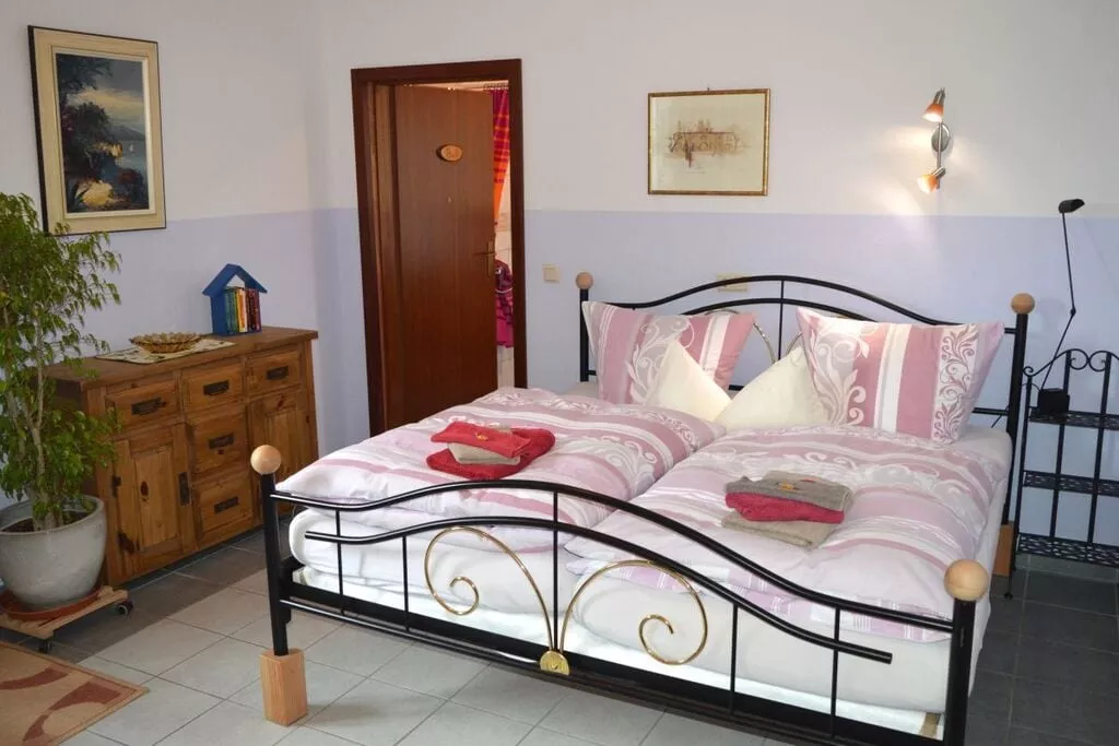 63070-Bedroom