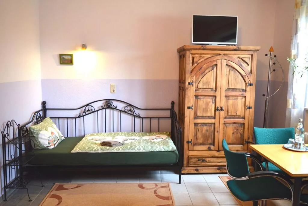 63070-Bedroom