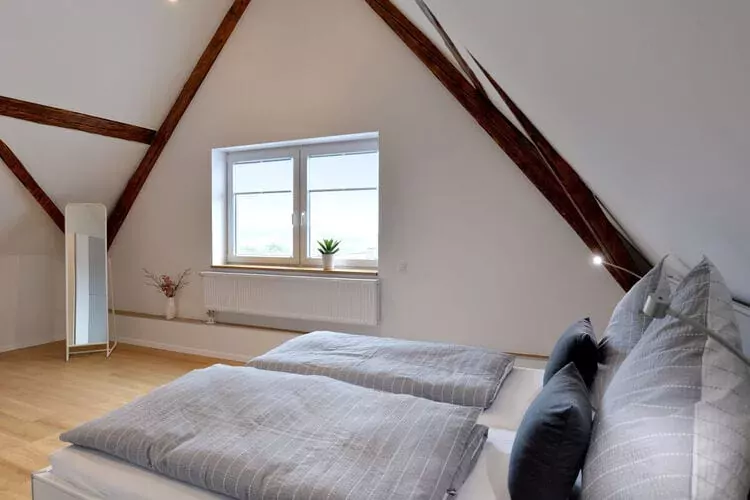 386173-Bedroom