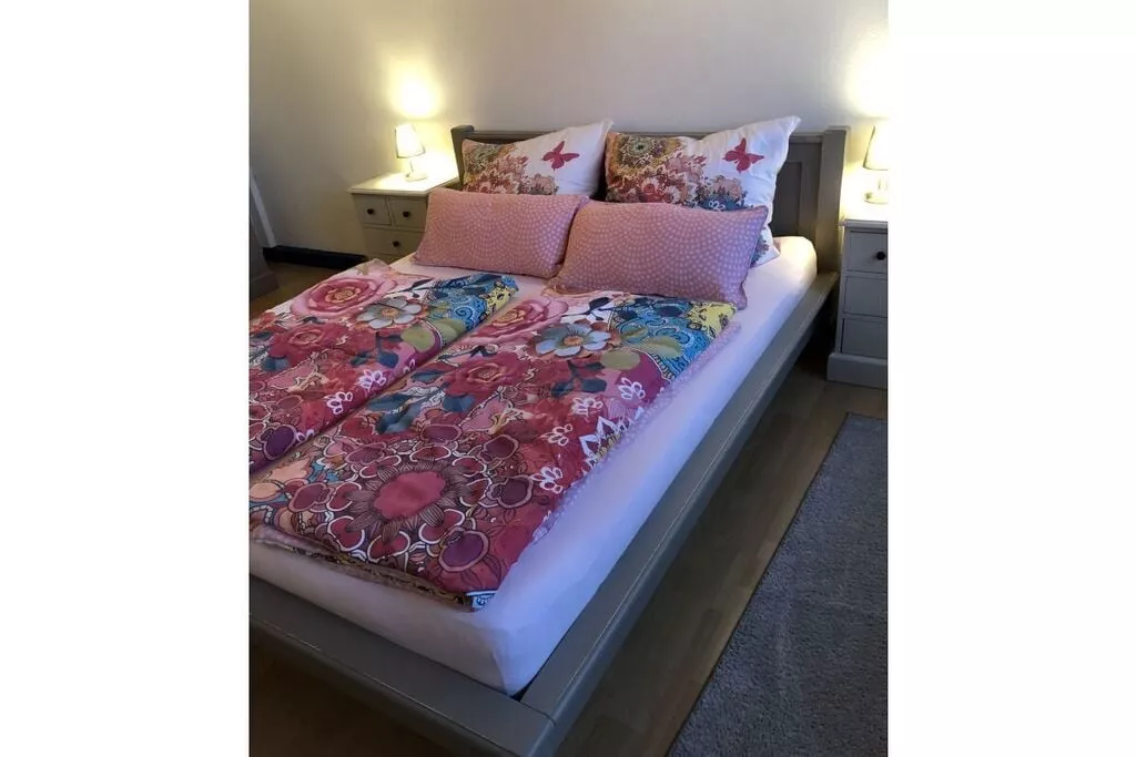 264847-Bedroom