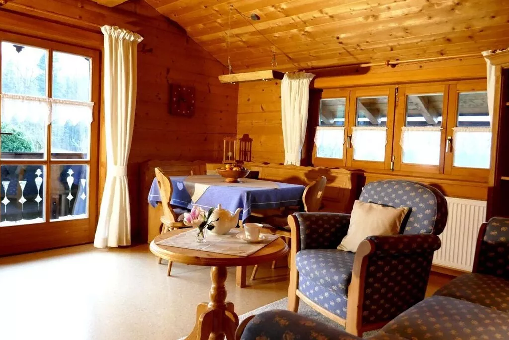 318141-Living room
