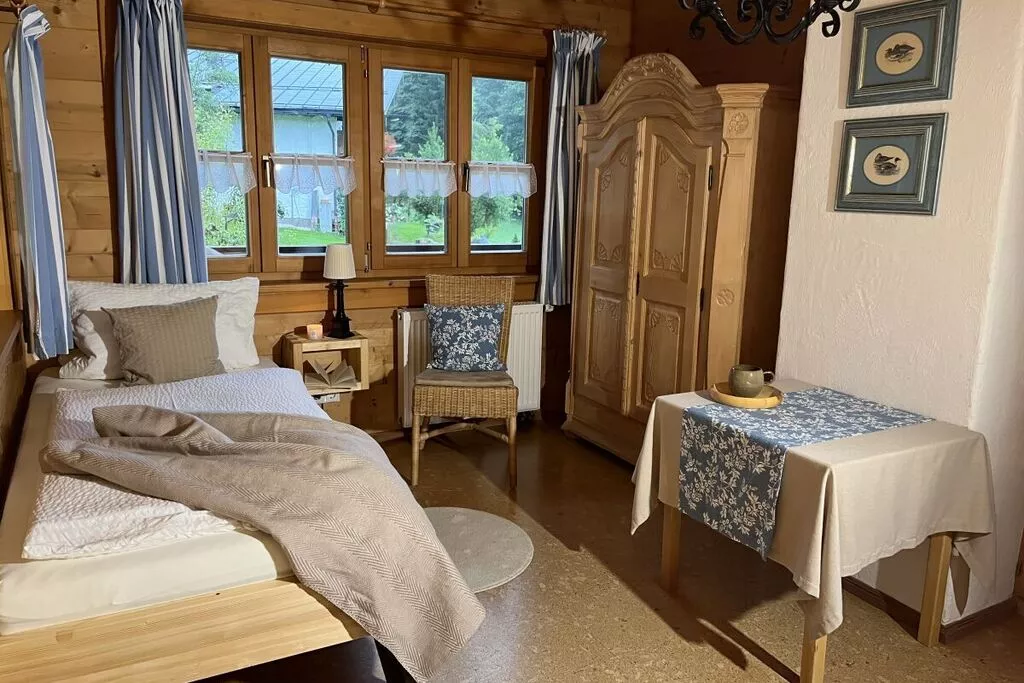 318141-Bedroom