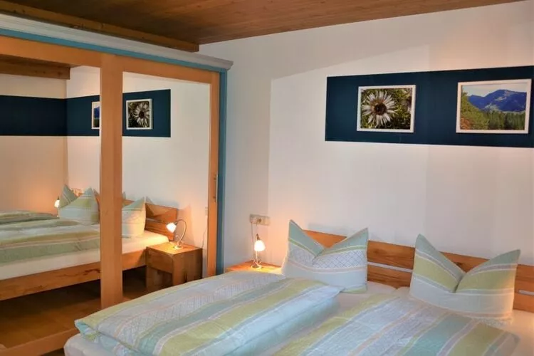 384816-Schlafzimmer