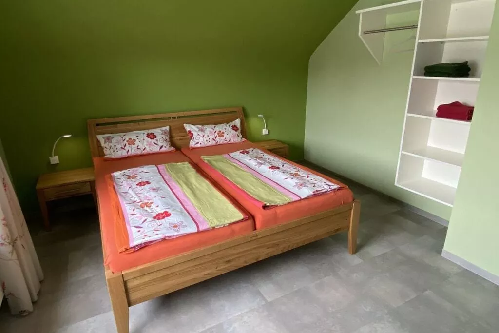 40905-Bedroom