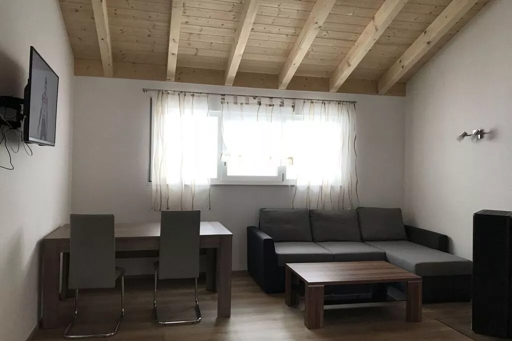 220550-Living room