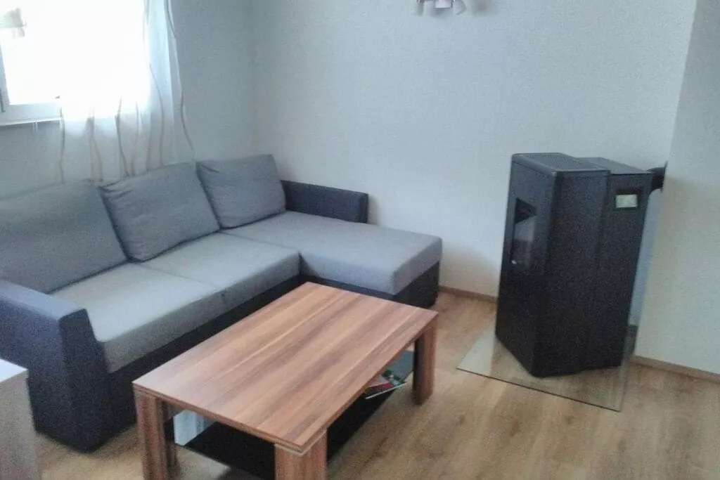 220550-Living room
