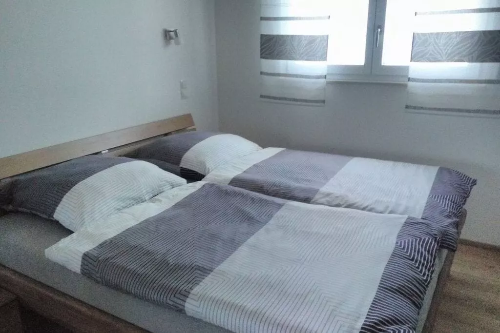 220550-Bedroom