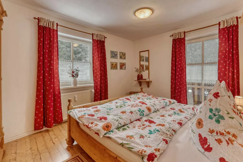 394156-Bedroom