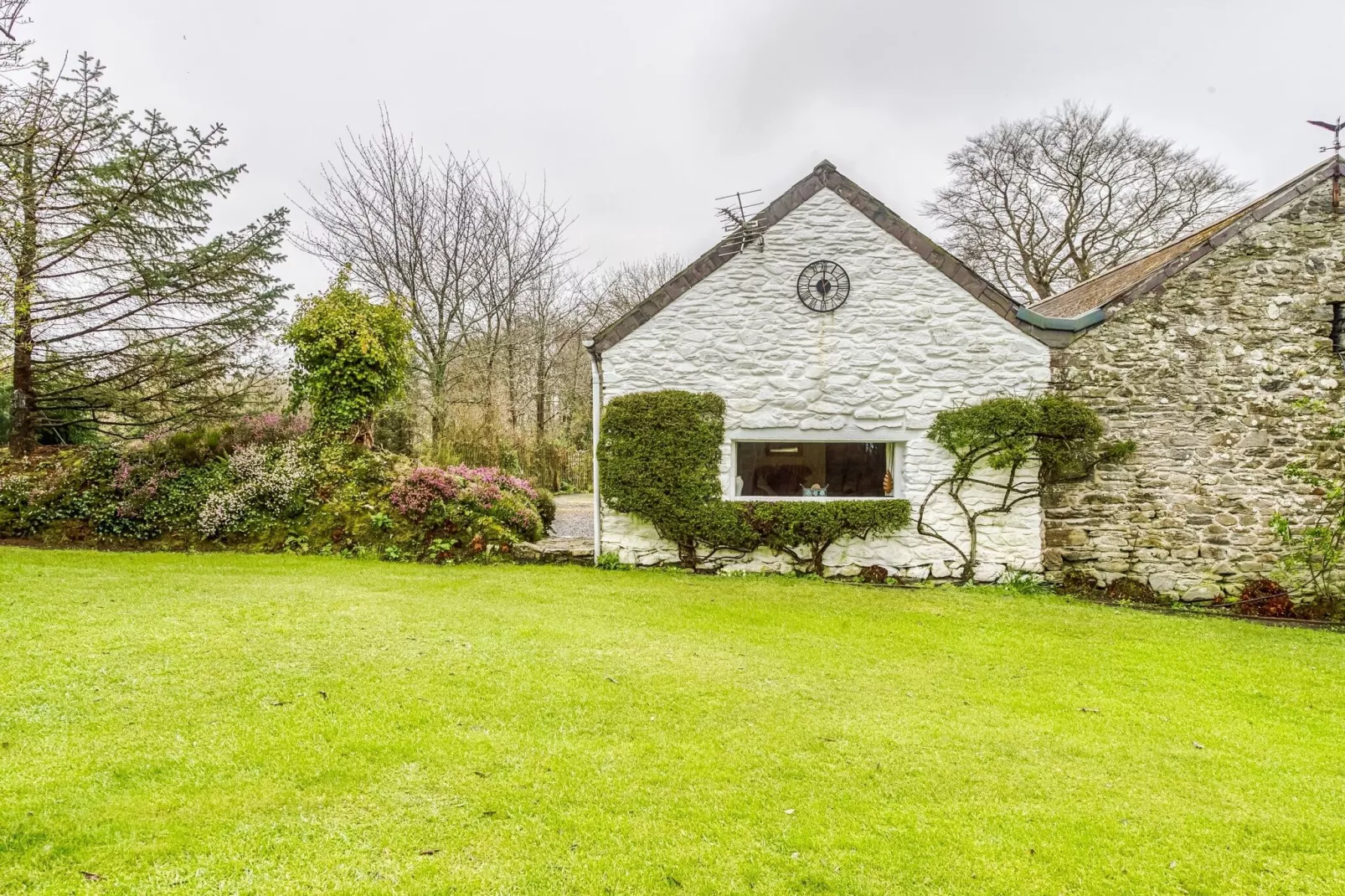 Brodawel - Field Cottage-Exterior summer
