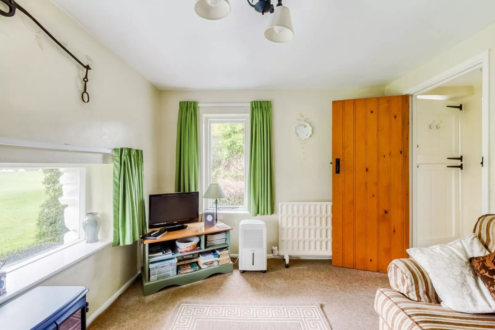 Brodawel - Field Cottage-Living room