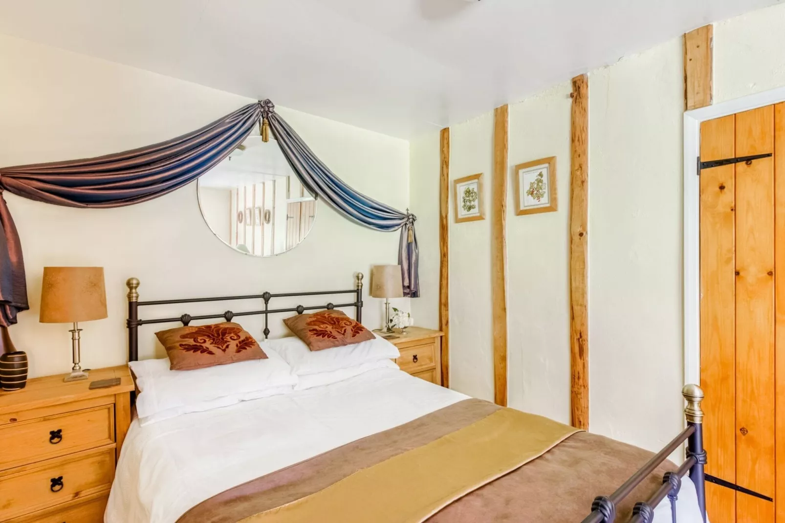 Brodawel - Field Cottage-Bedroom