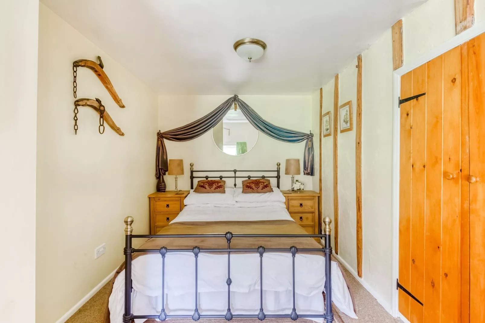 Brodawel - Field Cottage-Bedroom