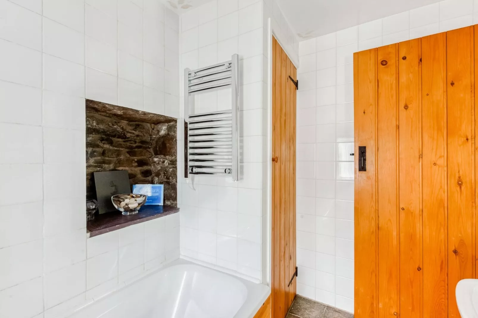 Brodawel - Field Cottage-Bathroom