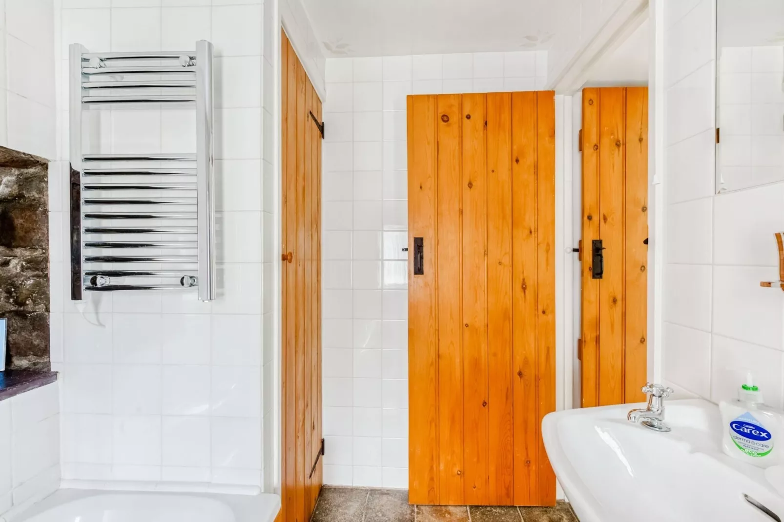 Brodawel - Field Cottage-Bathroom