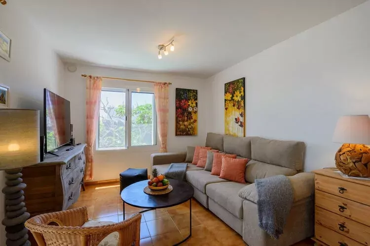 374038-Dining room