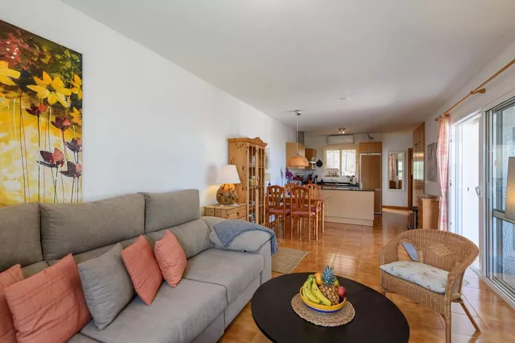 374038-Dining room