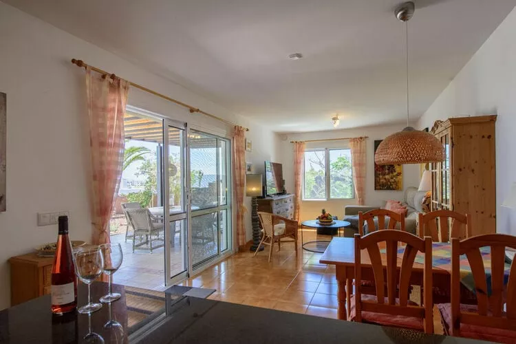 374038-Dining room