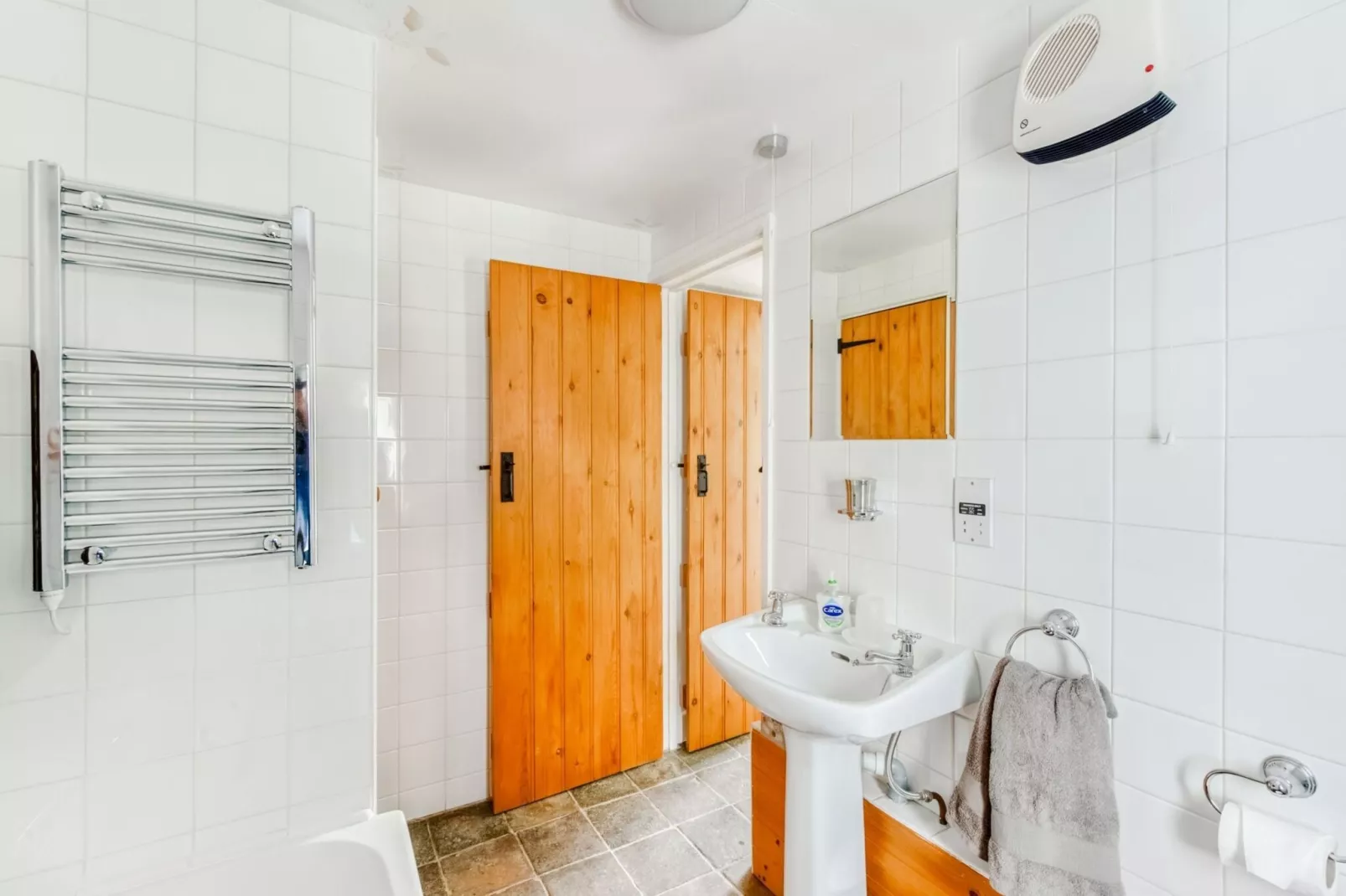 Brodawel - Field Cottage-Bathroom