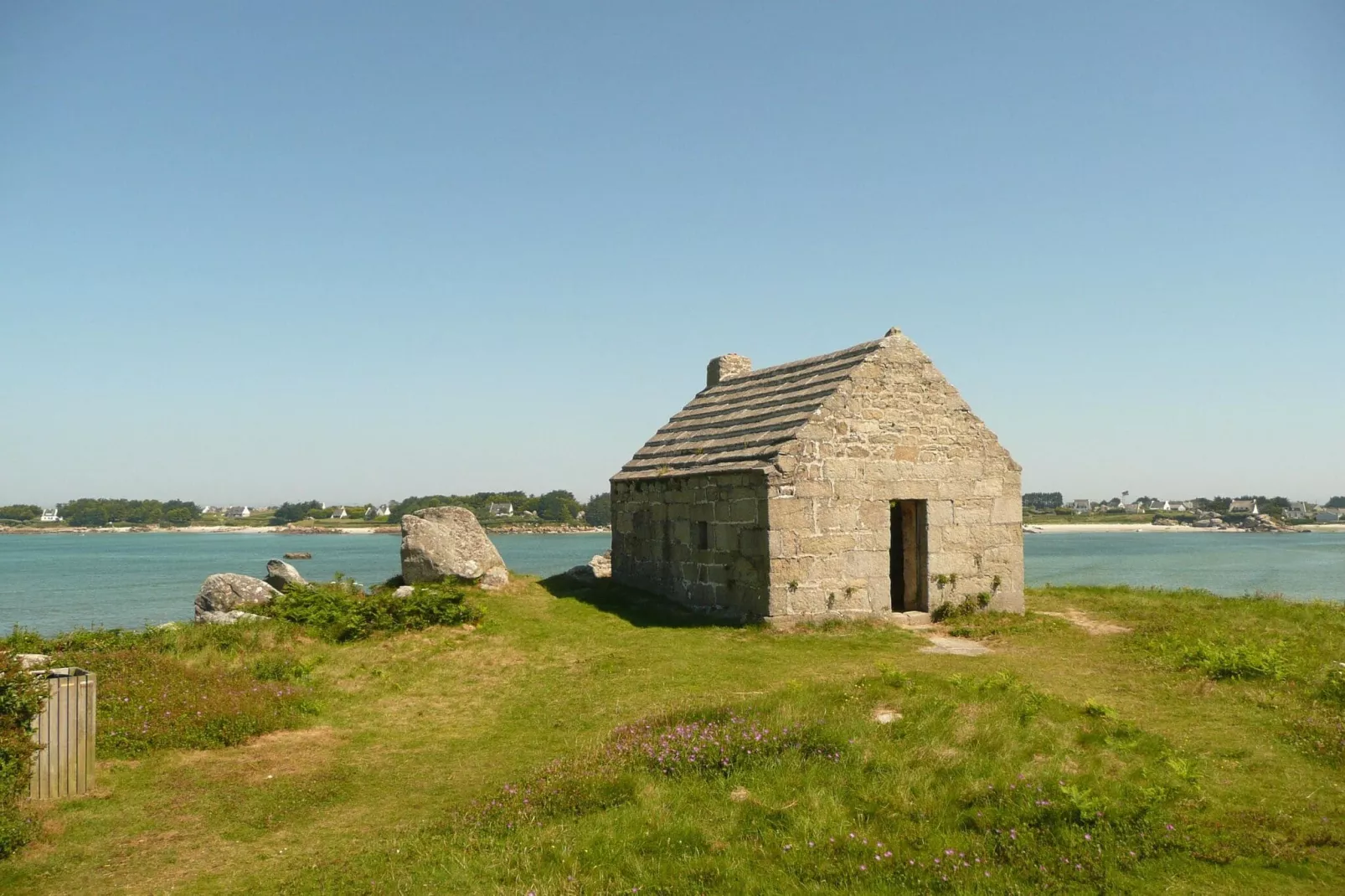 Ferienhaus in unmittelbarer Strandnähe Guisseny-Zones d'été à 1 km