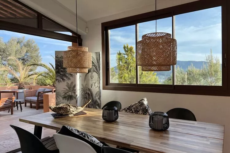 393144-Dining room