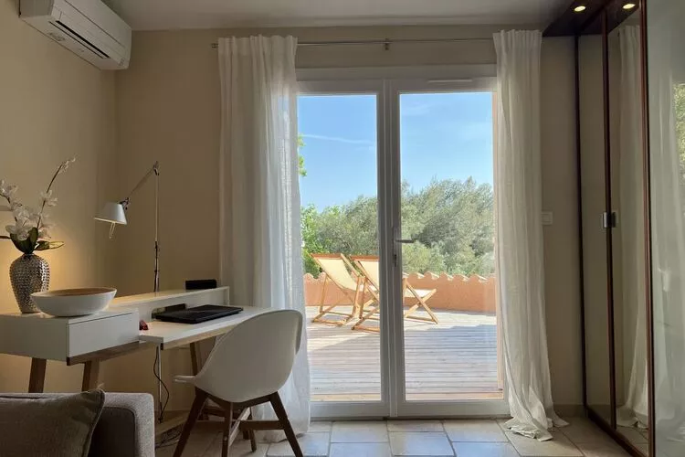 393144-Bedroom