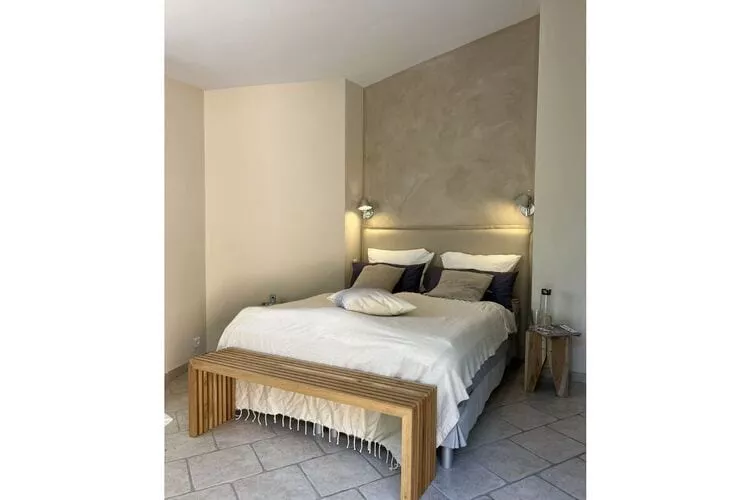 393144-Bedroom