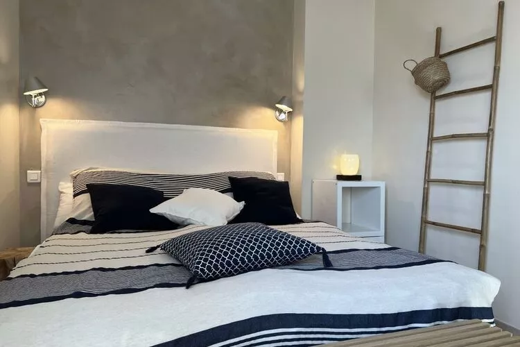 393144-Bedroom