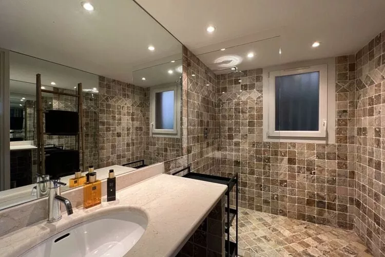 393144-Bathroom