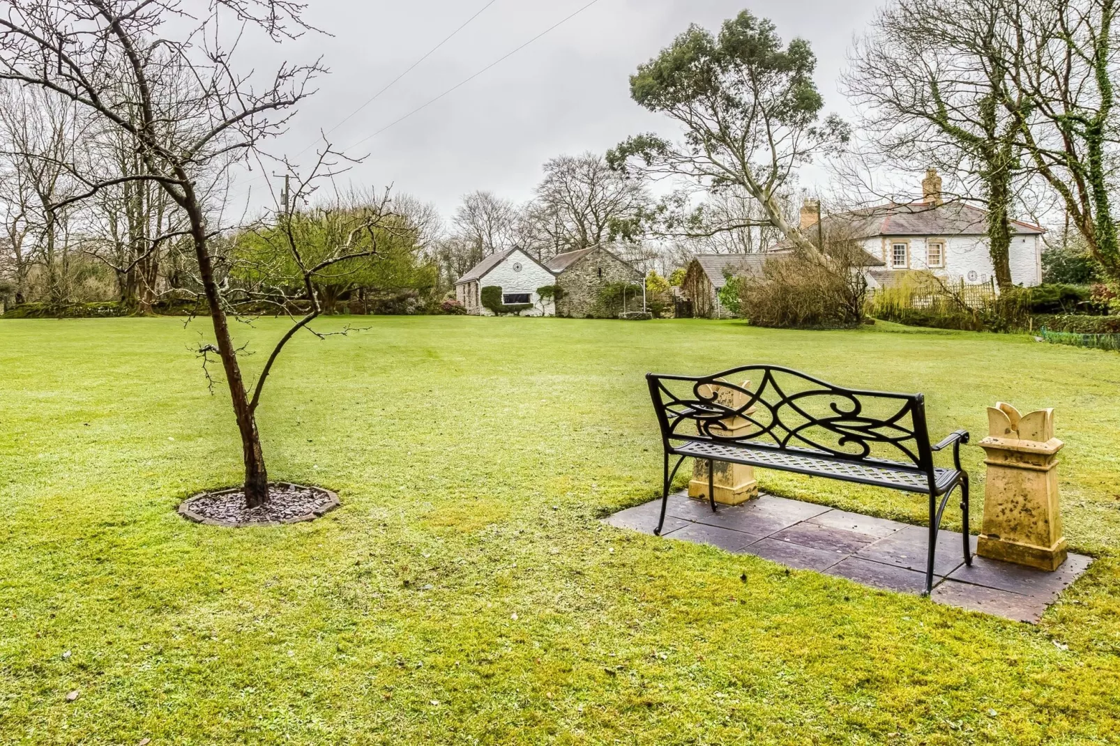 Brodawel - Field Cottage-Gardens summer
