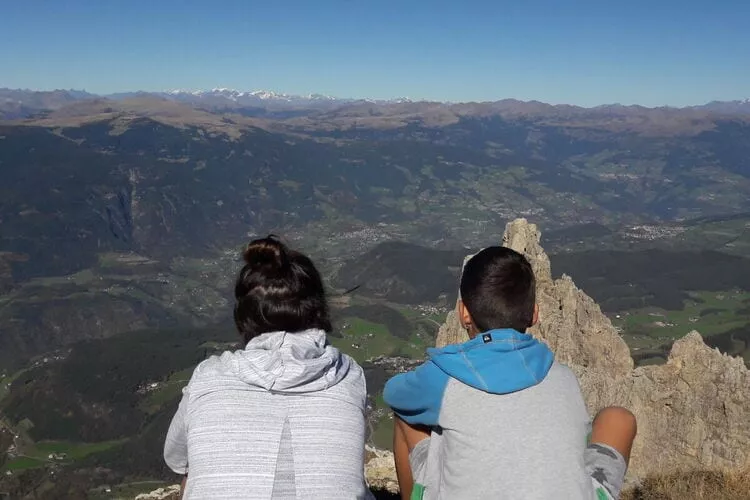 332885-View