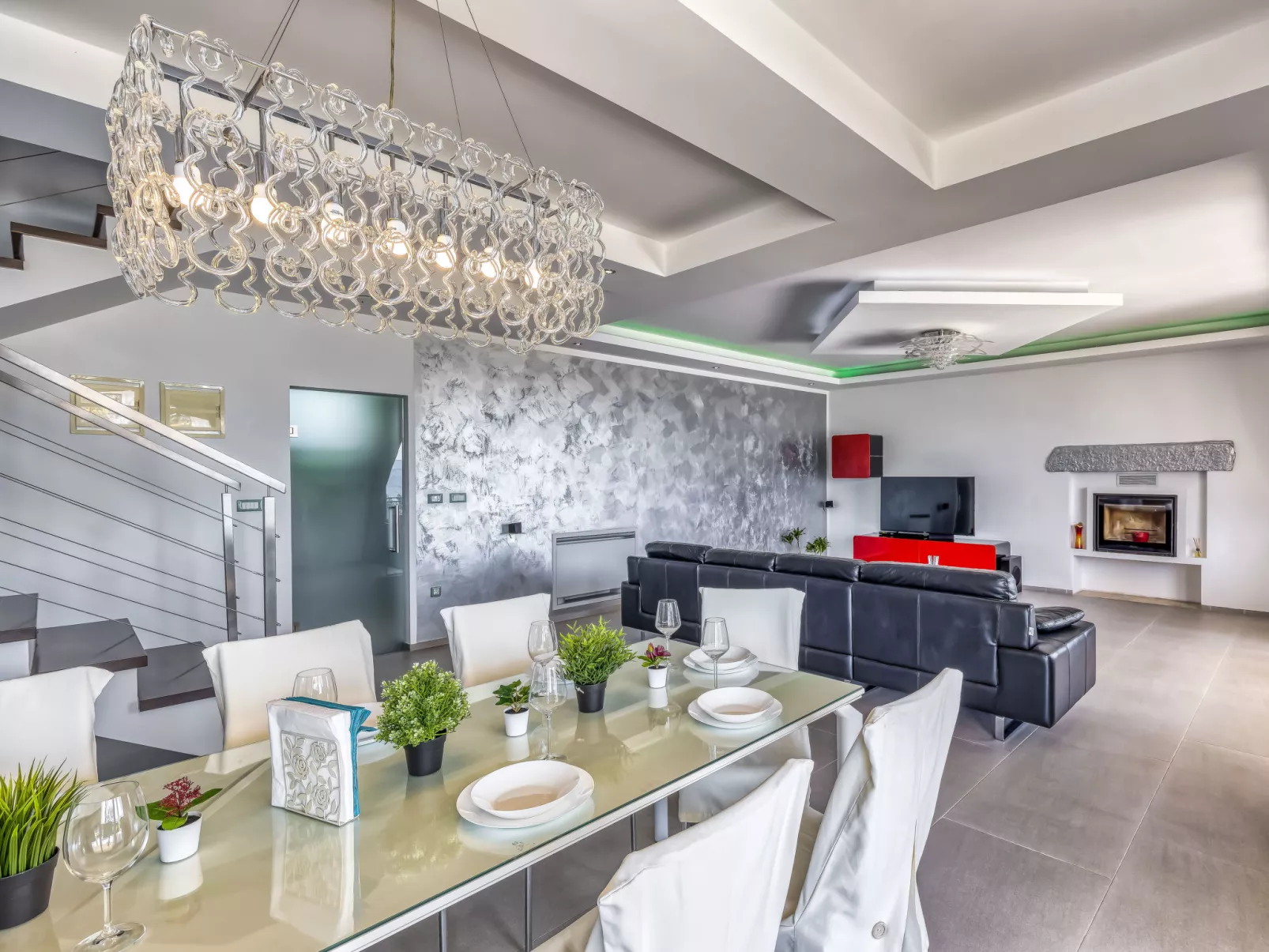 Villa Over the Hilltop-Inside