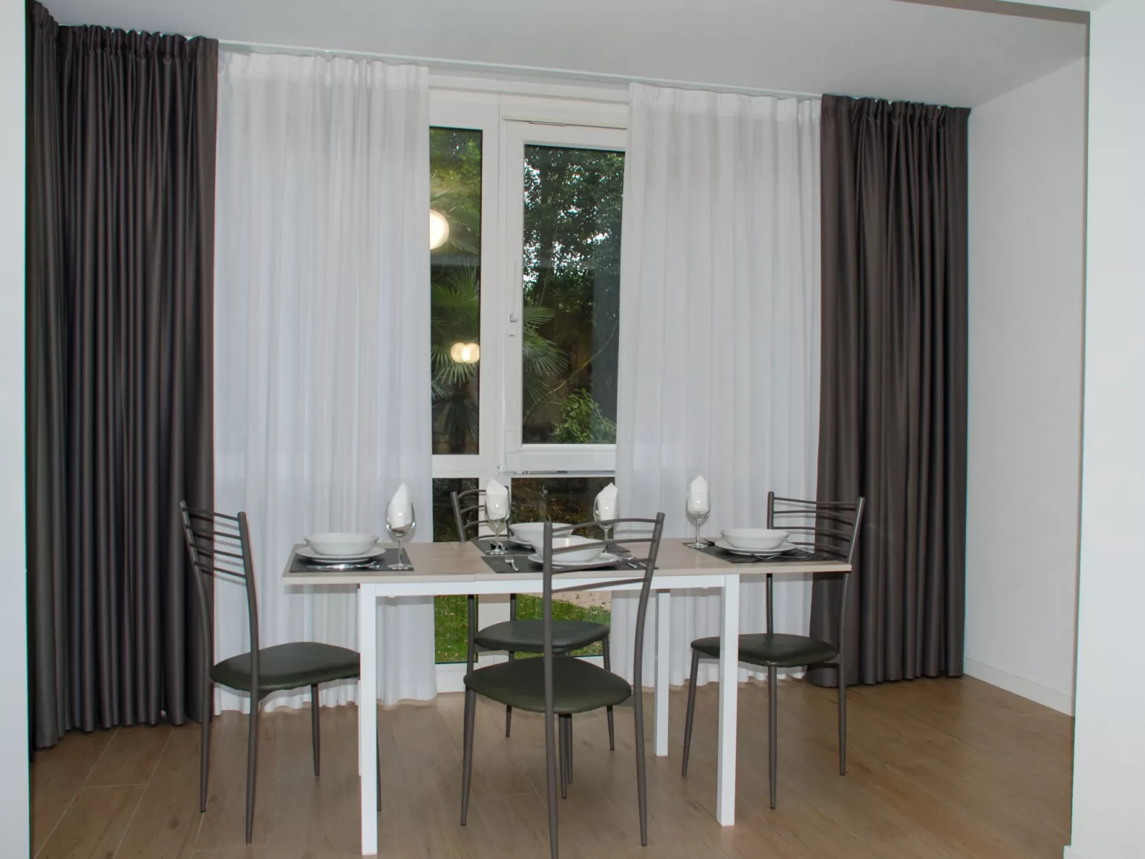 Charming Gardenview App. 102-Inside