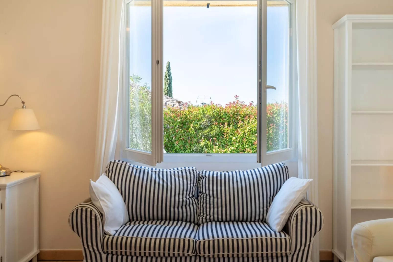 Villa Chardonnay-Living room