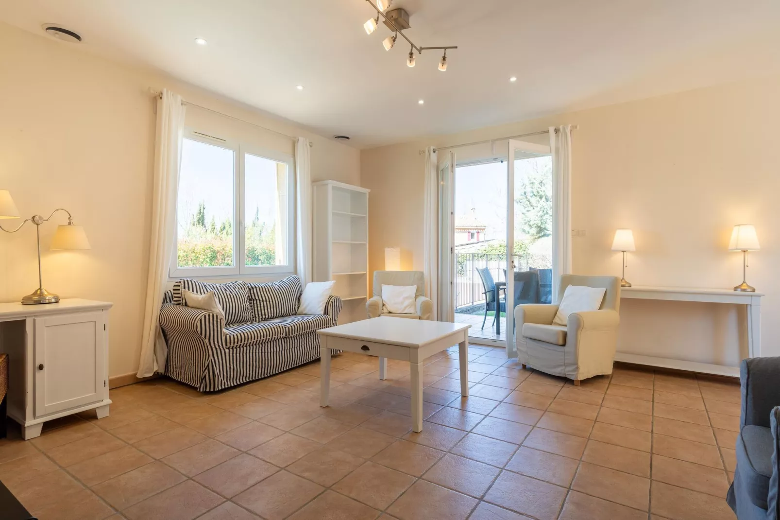 Villa Chardonnay-Living room