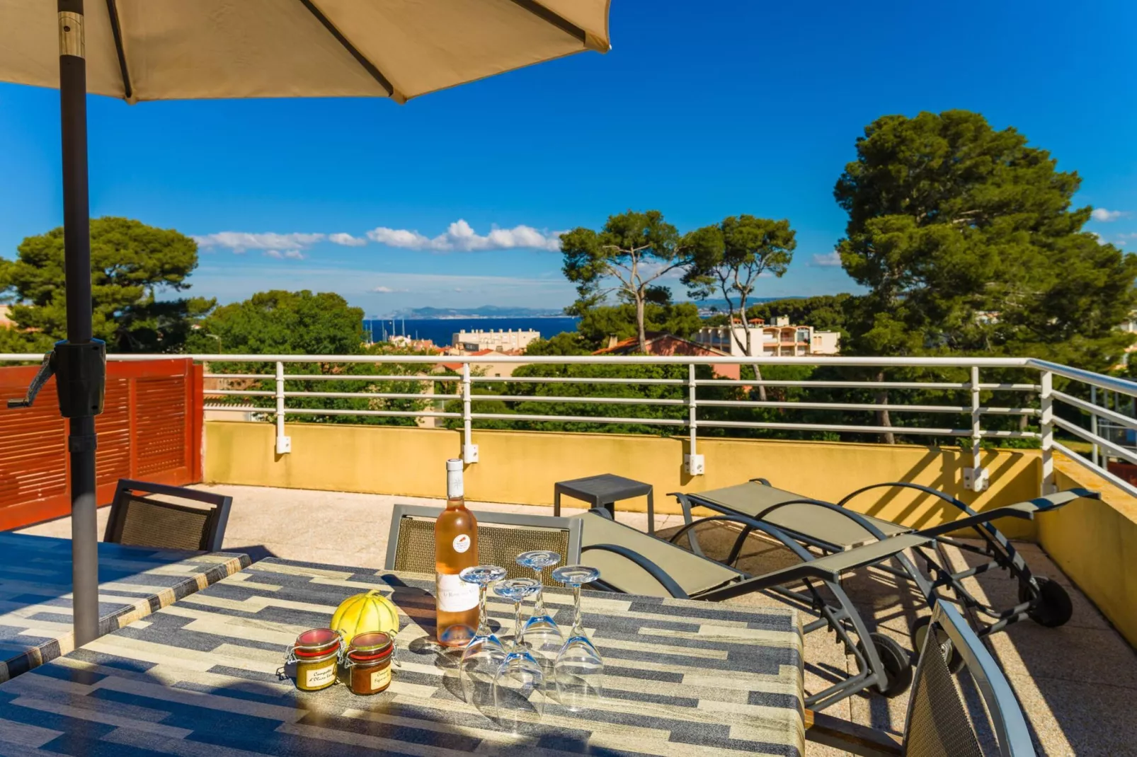 Les Terrasses des Embiez 3-Terrace balcony