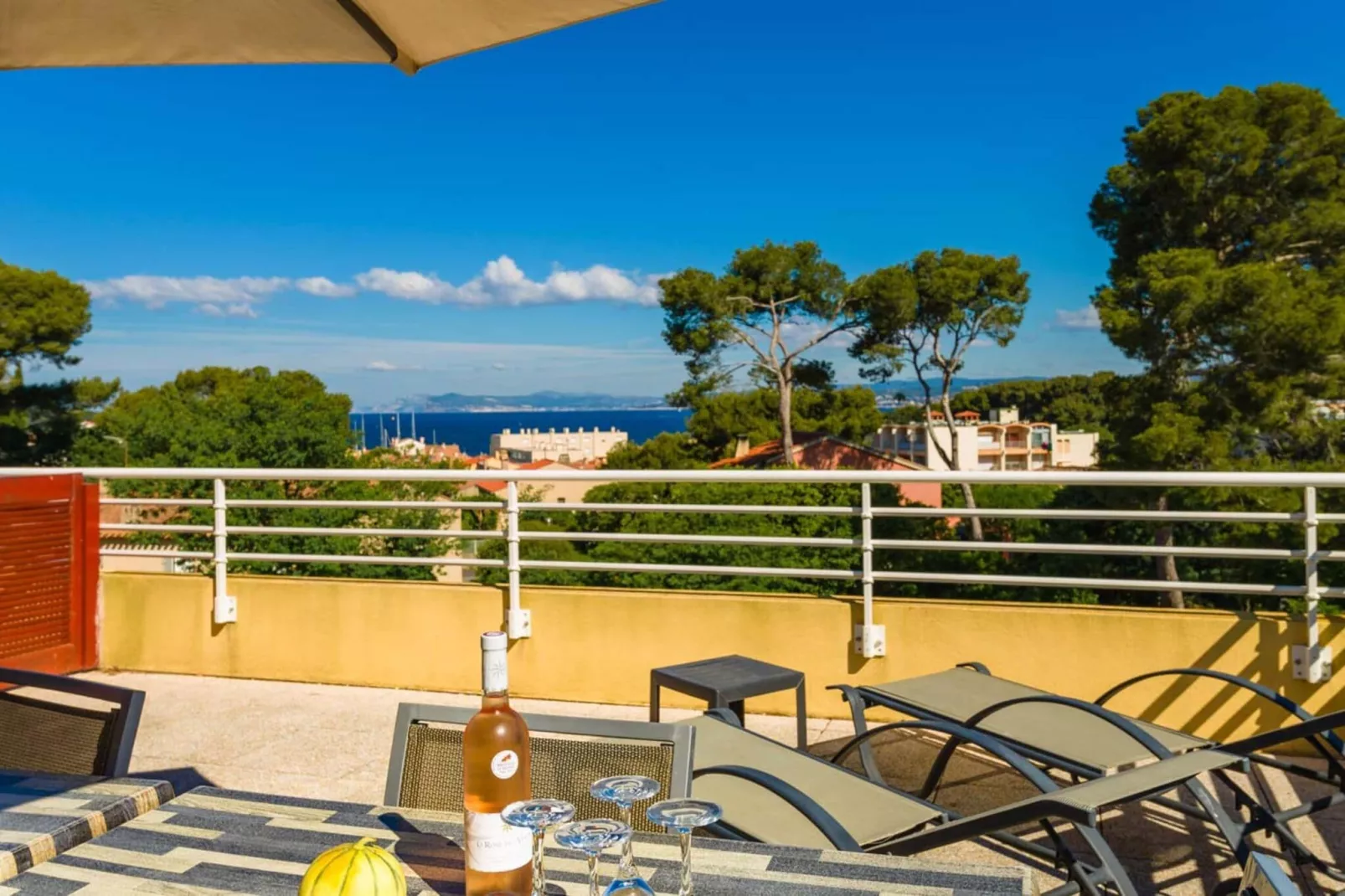 Les Terrasses des Embiez 3-Terrace balcony
