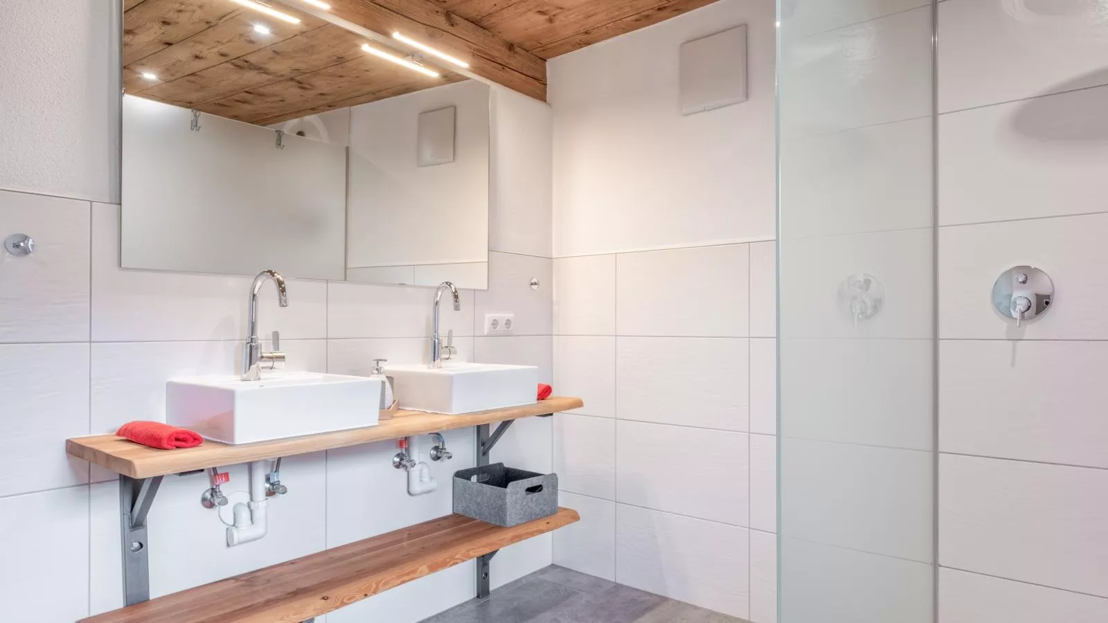 Kraftplatz am Litzlhof Large-Bathroom