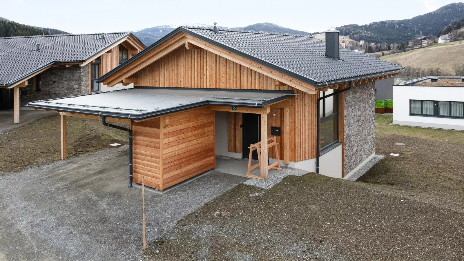 Grebenzen Lodge 35-Exterior winter