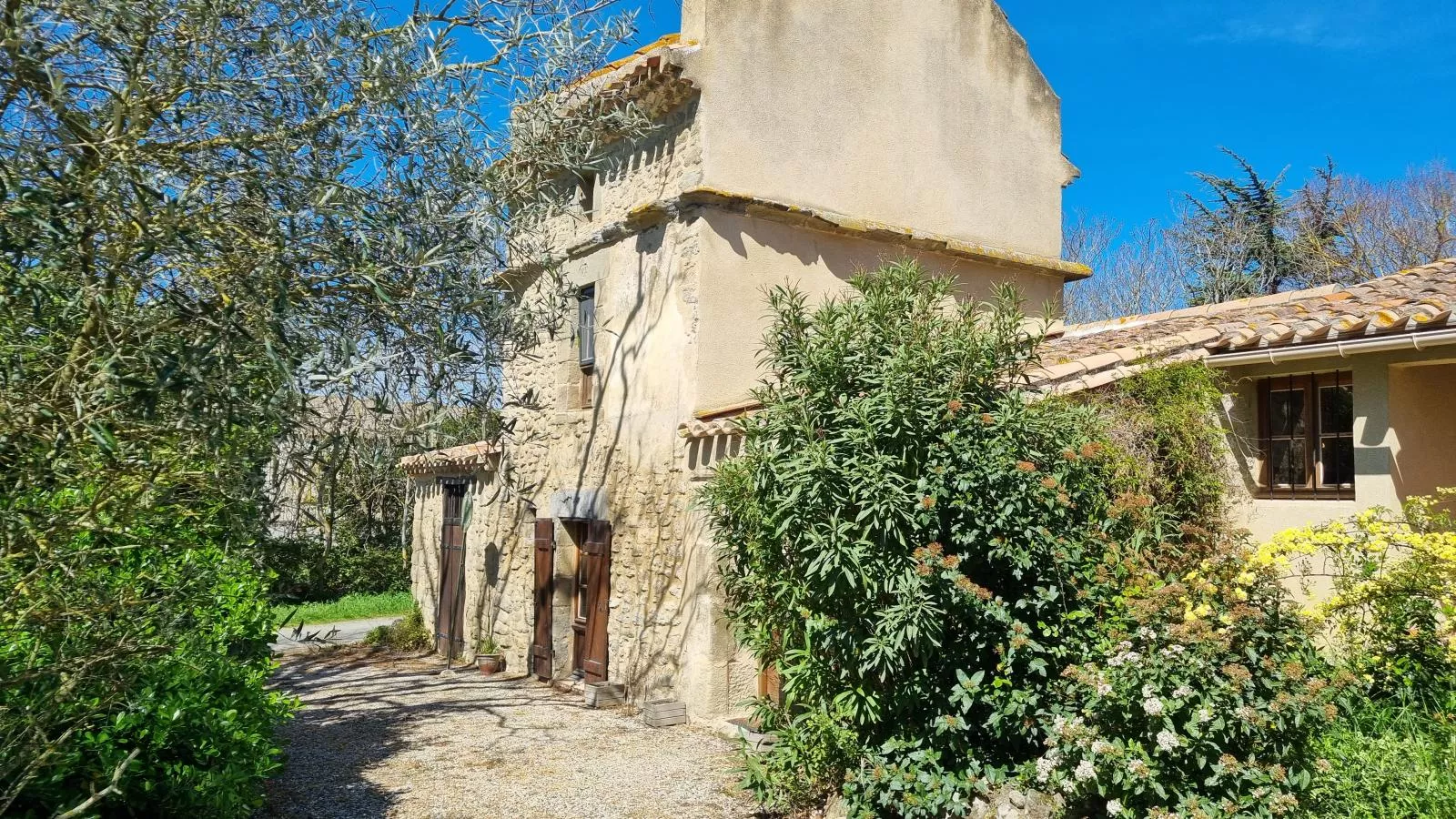 Le Pigeonnier de Villefloure-Exterior summer
