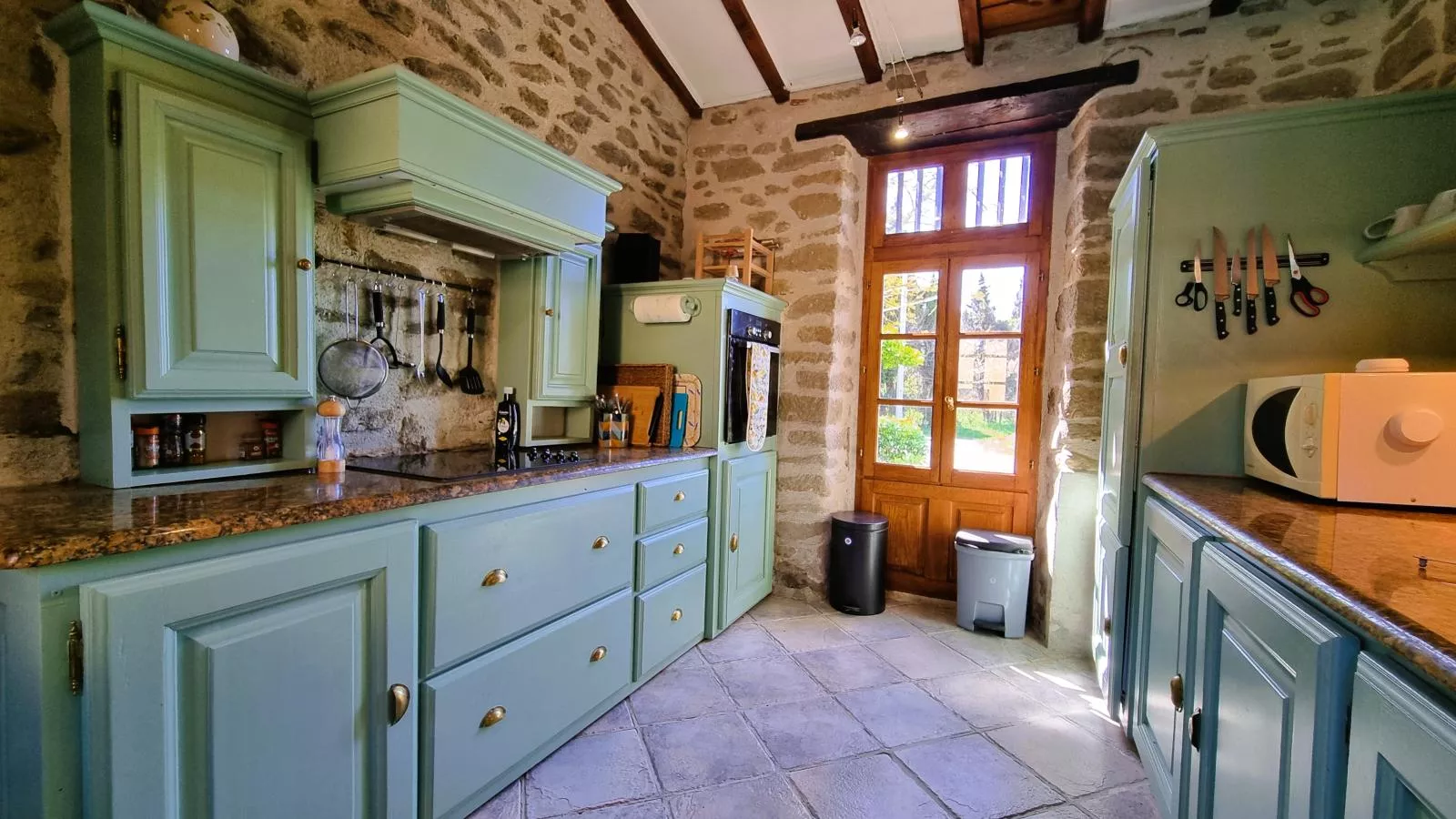 Le Pigeonnier de Villefloure-Kitchen
