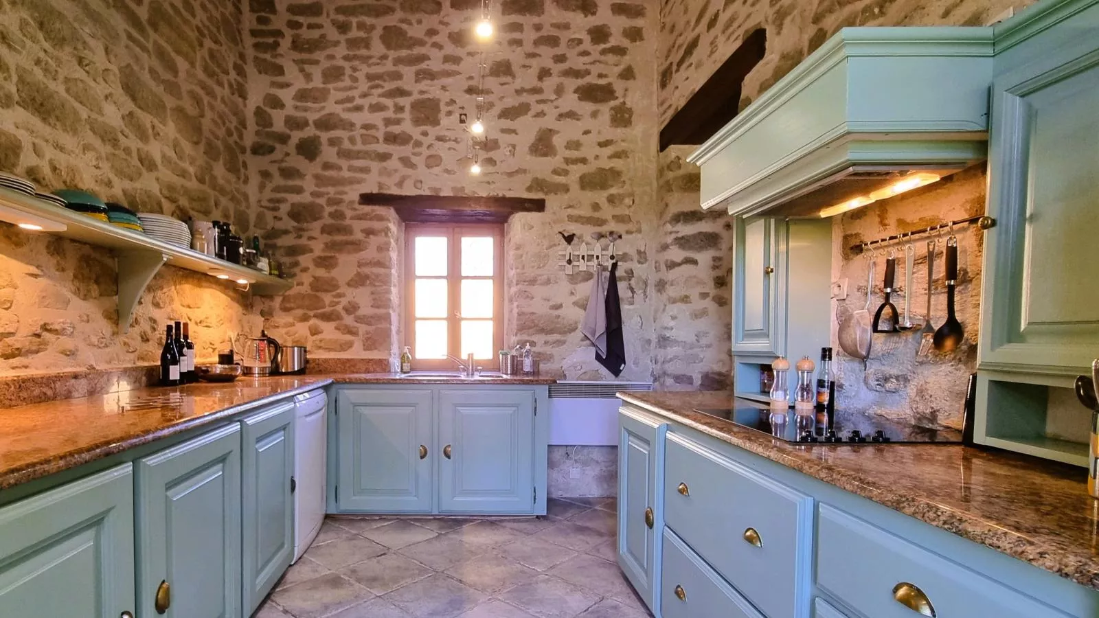 Le Pigeonnier de Villefloure-Kitchen
