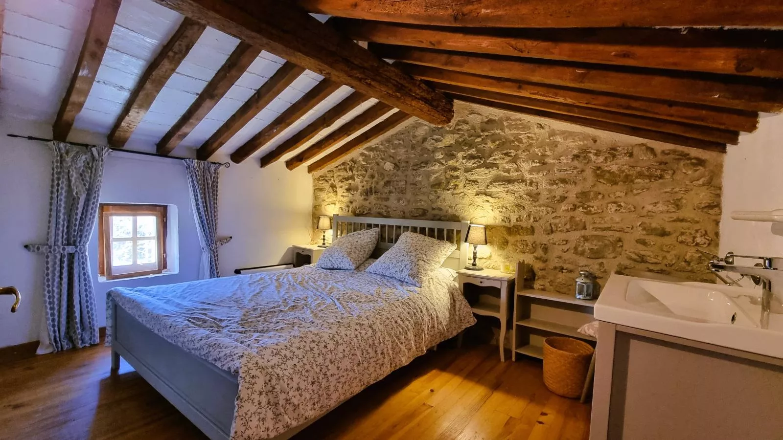 Le Pigeonnier de Villefloure-Bedroom