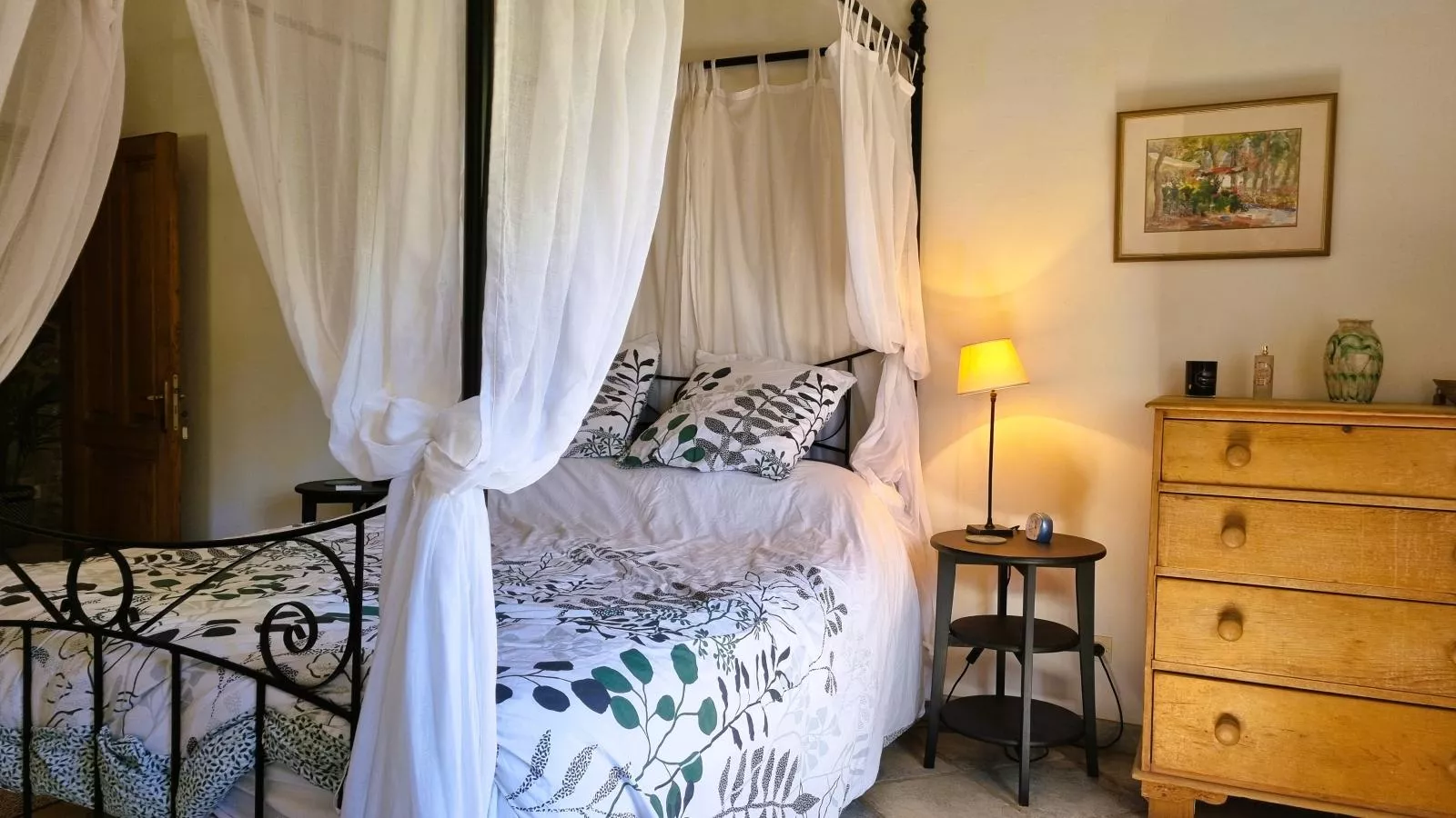 Le Pigeonnier de Villefloure-Bedroom