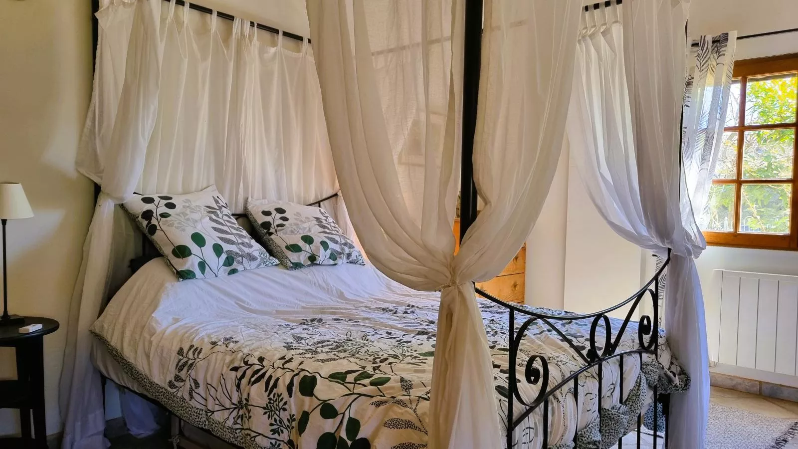 Le Pigeonnier de Villefloure-Bedroom