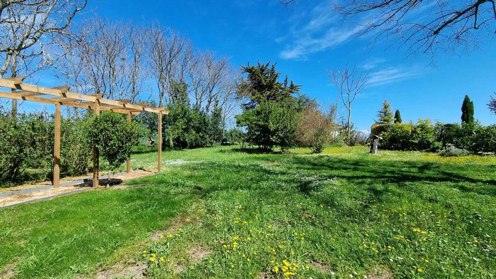 Le Pigeonnier de Villefloure-Gardens summer