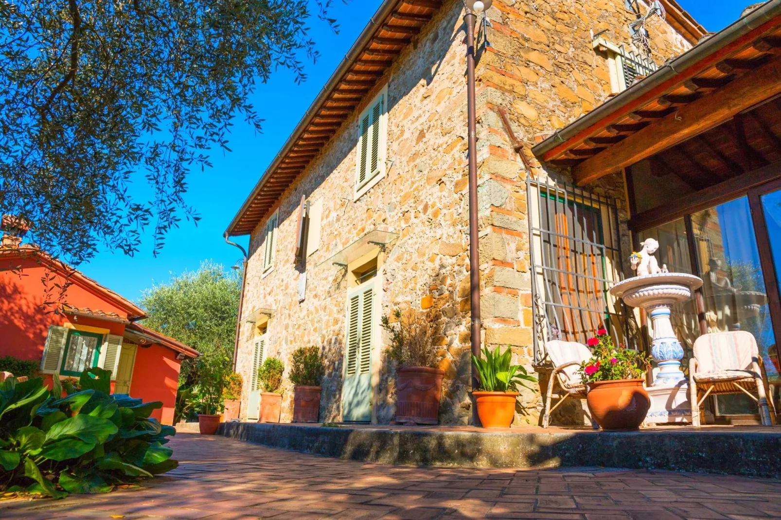 Papavero-Exterior in summer