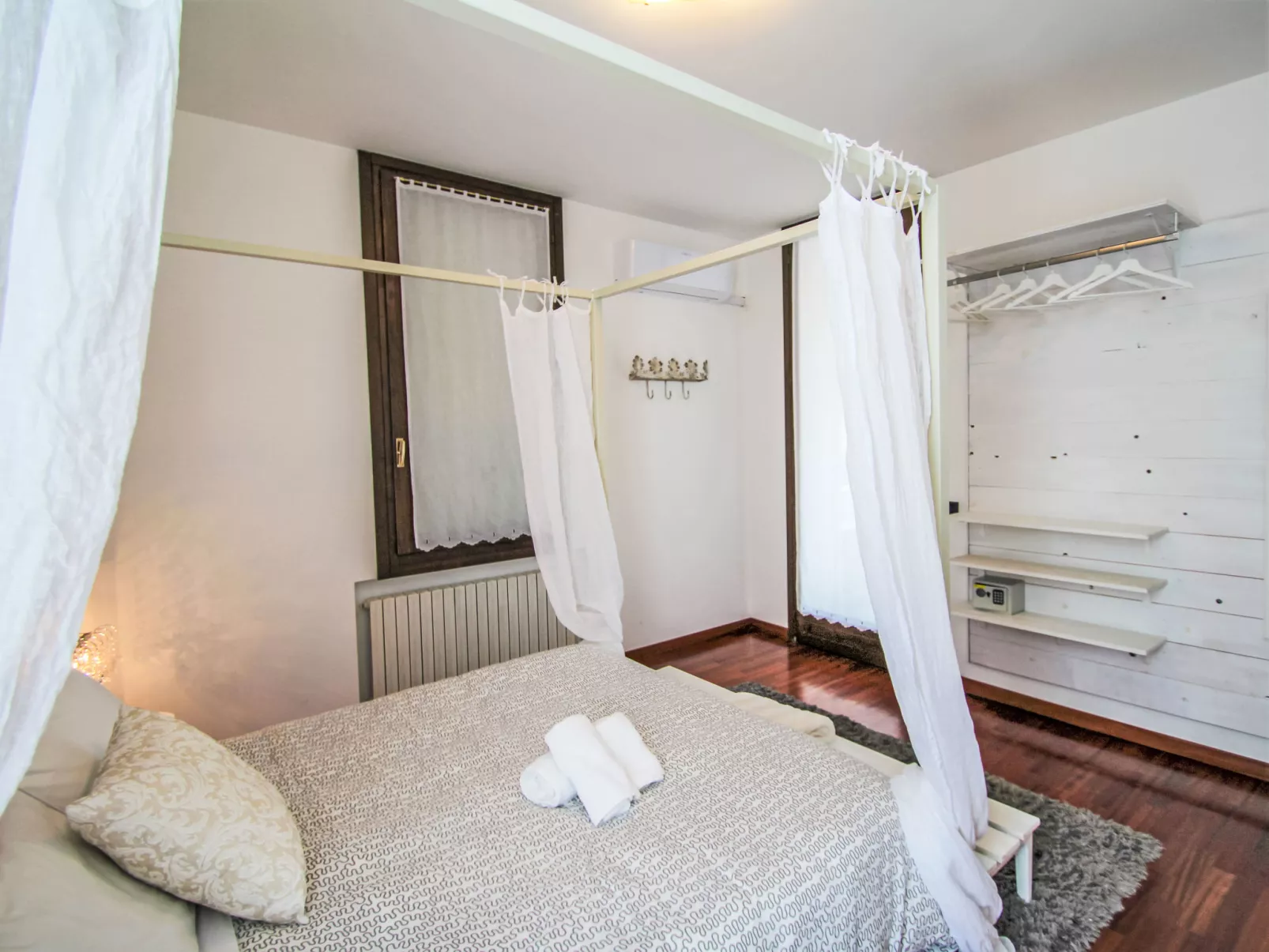 Le Rondini-Inside