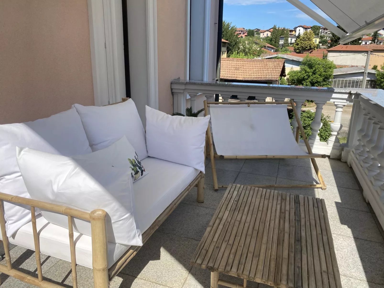 Le Rondini-Outside