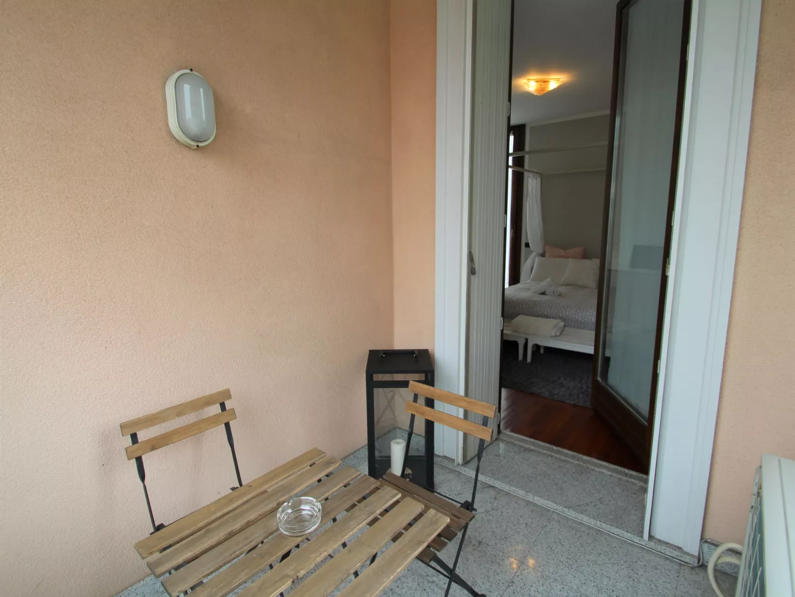 Le Rondini-Outside