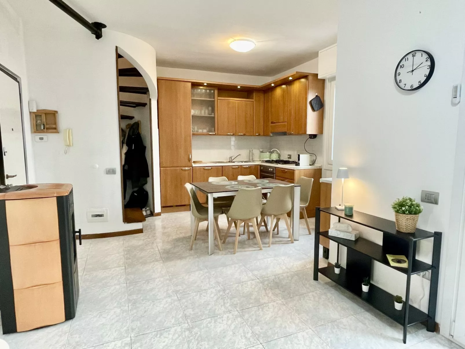 Bellano Lakeview Apartment-Dedans